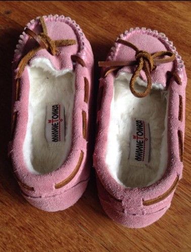 Minnetonka NEW* Minnetonka Girls Pink Suede Faux Fur Moccasins Size US 11 / IT 41 - 2 Thumbnail