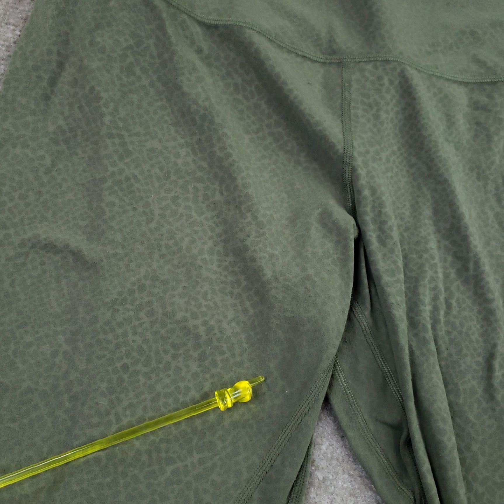 Lululemon Lululemon Green Animal Print High Rise Ankle Leggings Yoga Womens 6 Knit Elastic Waist Pull On Skinny Inseam 28 in Size 28" / US 6 / IT 42 - 7 Thumbnail