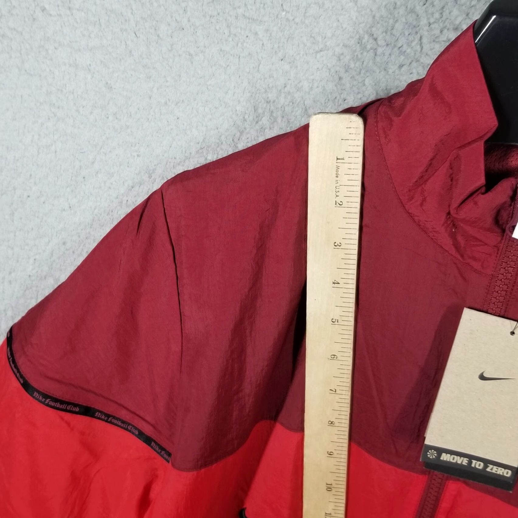 Nike Nike Men Large Red Puffer Windbreaker Jacket Water Repellent 2020s Sports Raincoat Size US L / EU 52-54 / 3 - 6 Thumbnail