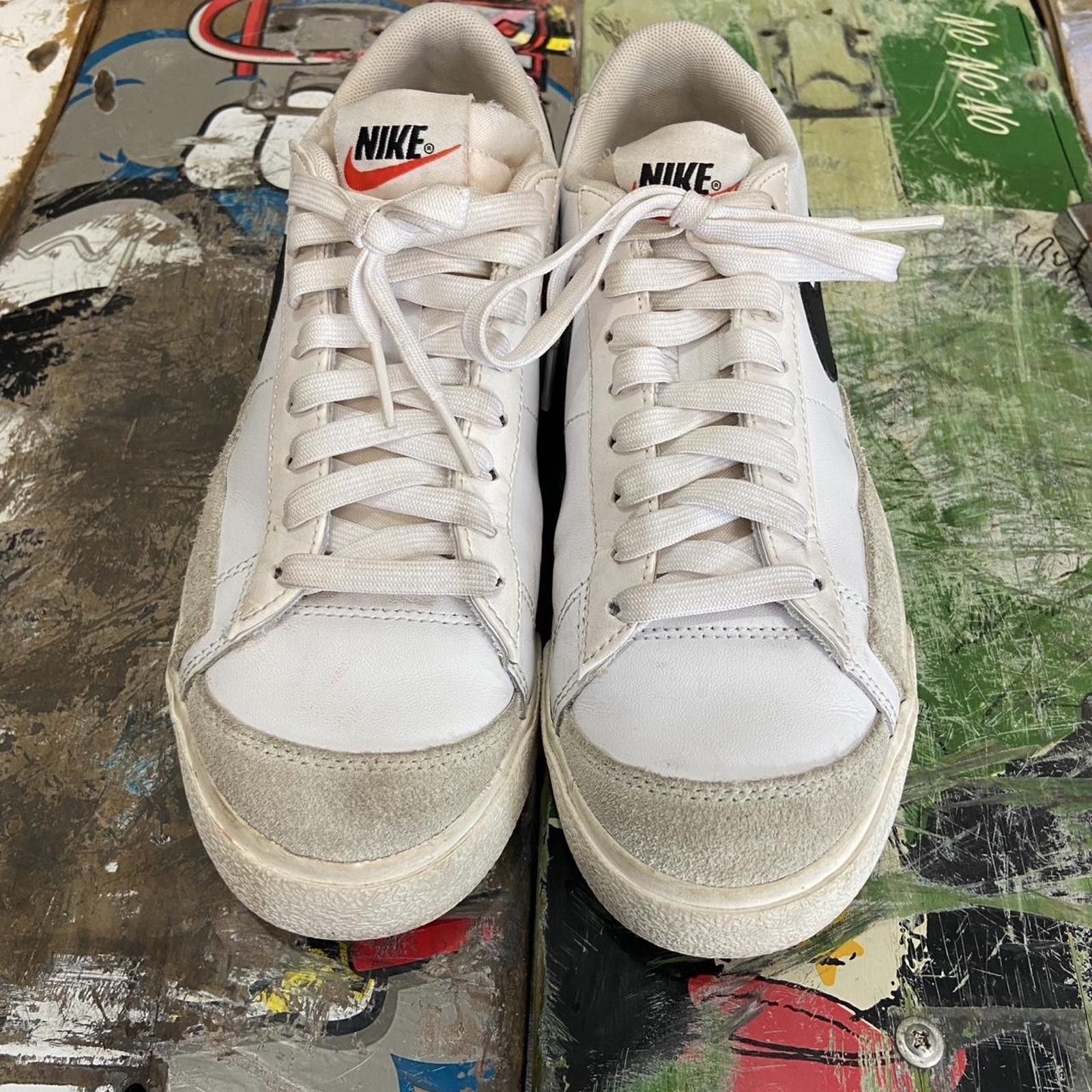 Nike Womens Nike Blazer Platform low white/black sneakers size 7 Size US 7 / IT 37 - 2 Thumbnail