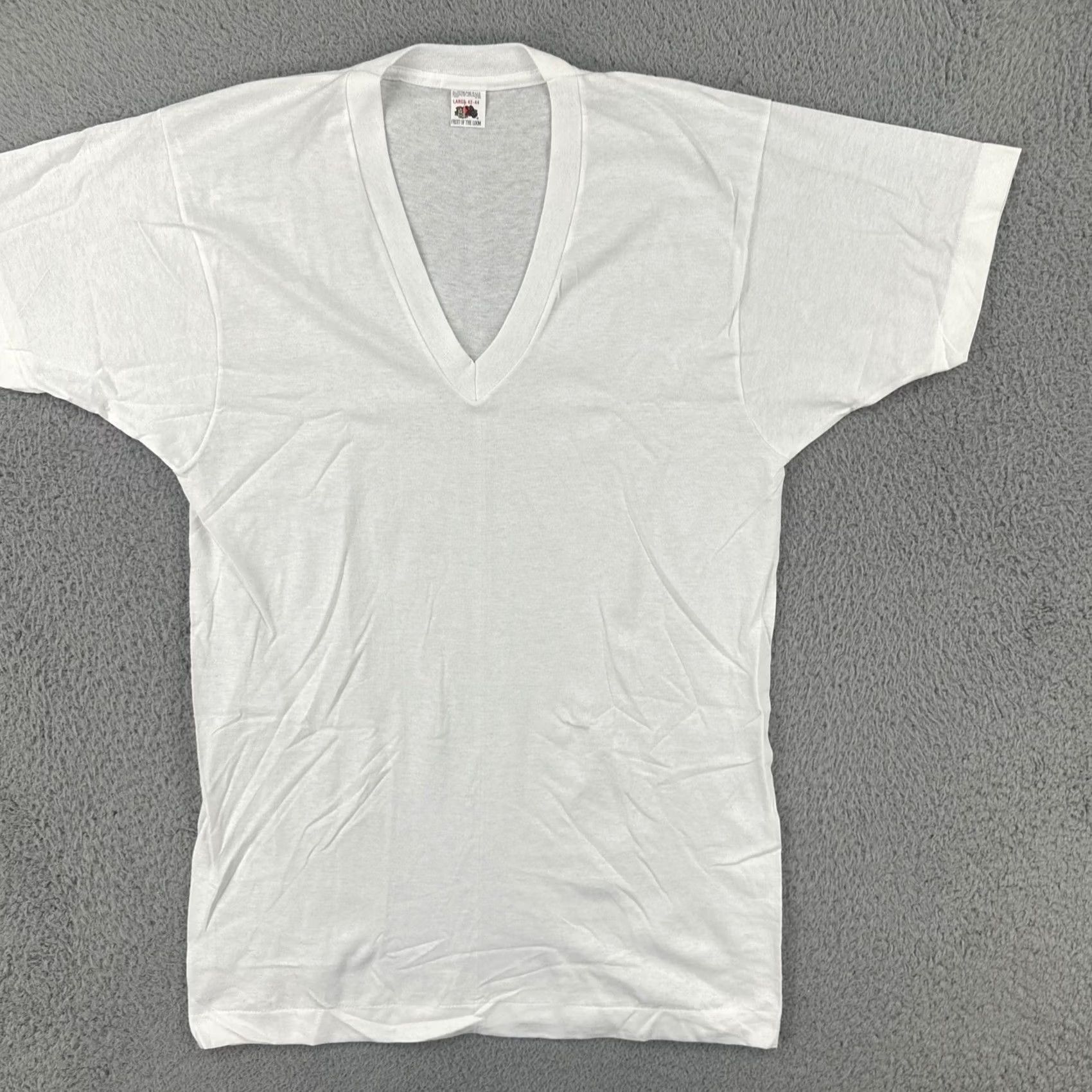 Fruit Of The Loom VINTAGE Fruit Of the Loom Adult Large White V Neck T Shirt Made In USA 1980s Size US L / EU 52-54 / 3 - 2 Thumbnail