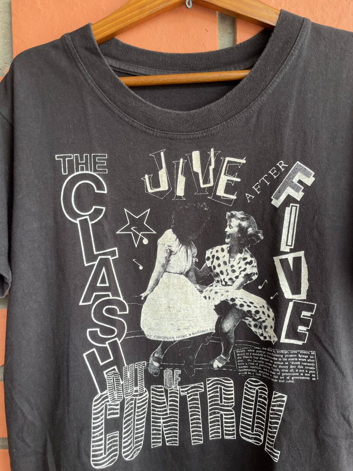 Band Tees Vintage The Clash Band Tour Out Of Control tour 1984 Size M Size US M / EU 48-50 / 2 - 4 Thumbnail