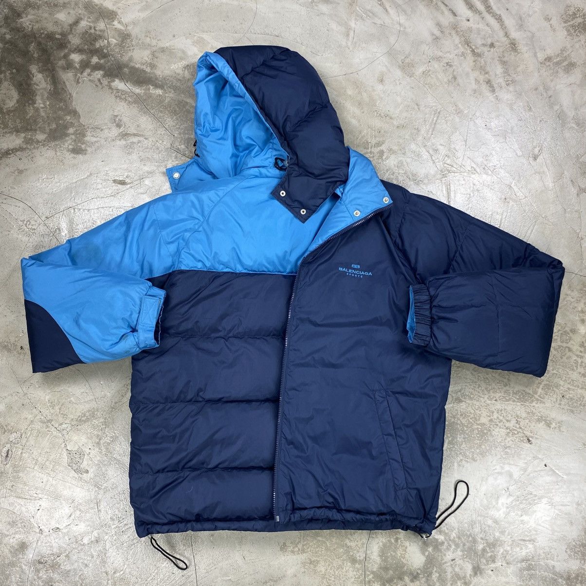 Balenciaga Sports Two-Tone Reversible Puffer Jacket Size US XL / EU 56 / 4 - 1 Thumbnail