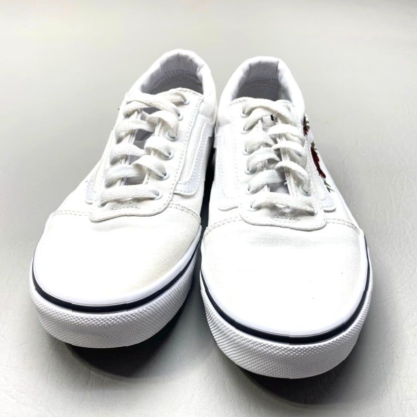 Vans VANS Missy Size 5 Low Top Sneaker White Rose Embroidery 1524 Men's? Women? Wait No Size S / US 4 / IT 40 - 3 Thumbnail