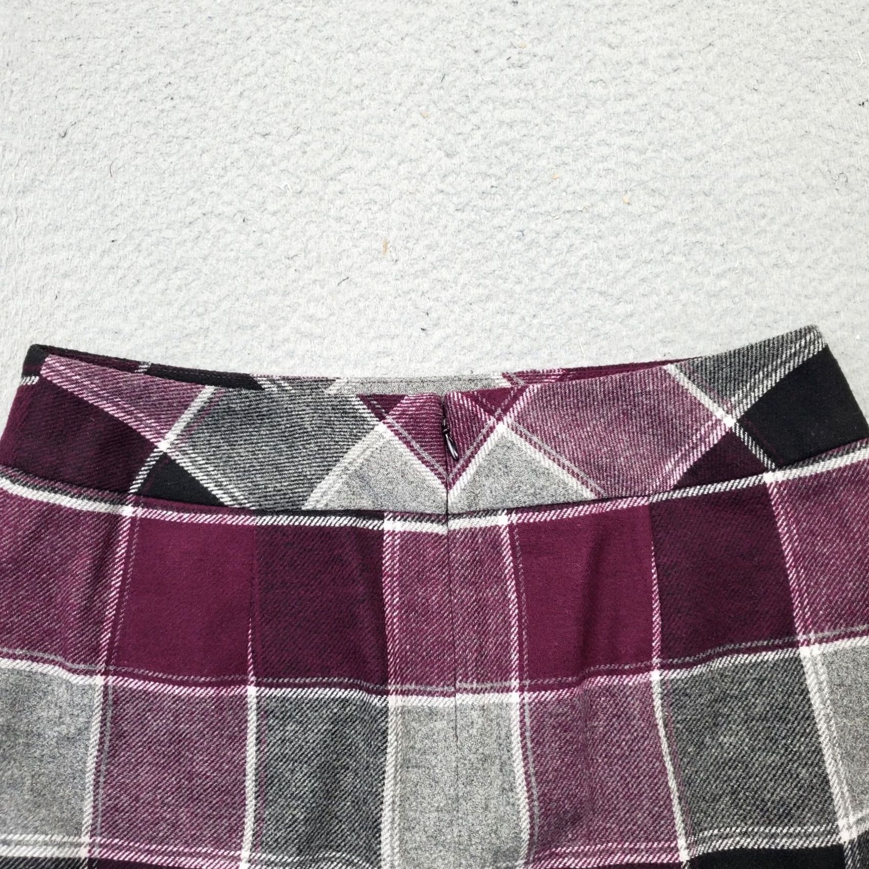 Talbots Talbots Skirt Womens 10P Plaid Lined Back Zip Straight & Pencil Size: Womens Size 10P Color Multicolor Size 32" / US 10 / IT 46 - 8 Thumbnail