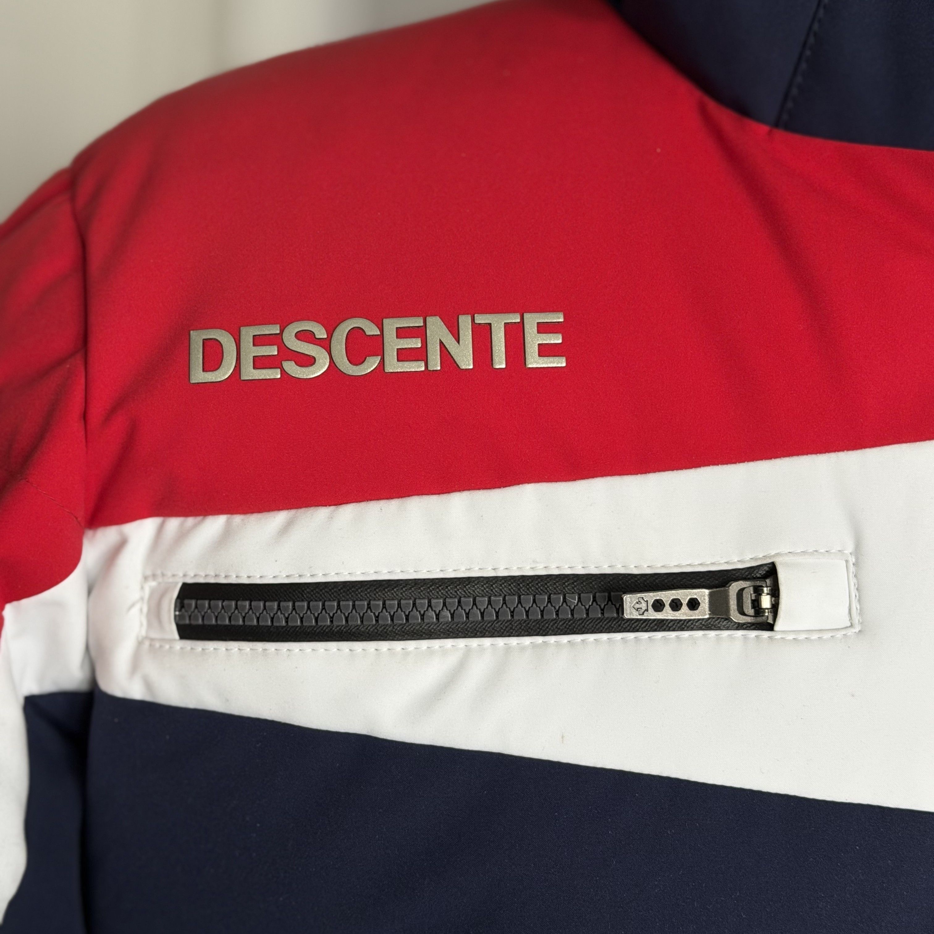 Descente DESCENTE Carter Ski Hooded Jacket Electric Red Dark Night Size US L / EU 52-54 / 3 - 3 Thumbnail
