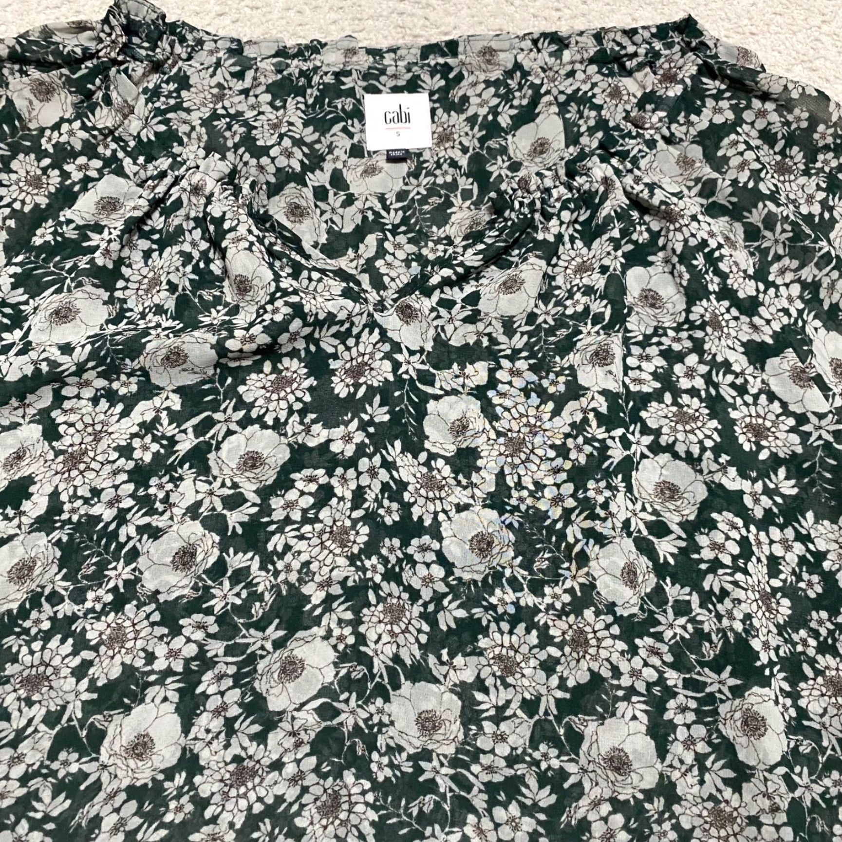 Vintage Cabi Shirt Womens Small Gray Black Floral V Neck Long Sleeve Chiffon Blouse Size S / US 4 / IT 40 - 3 Thumbnail
