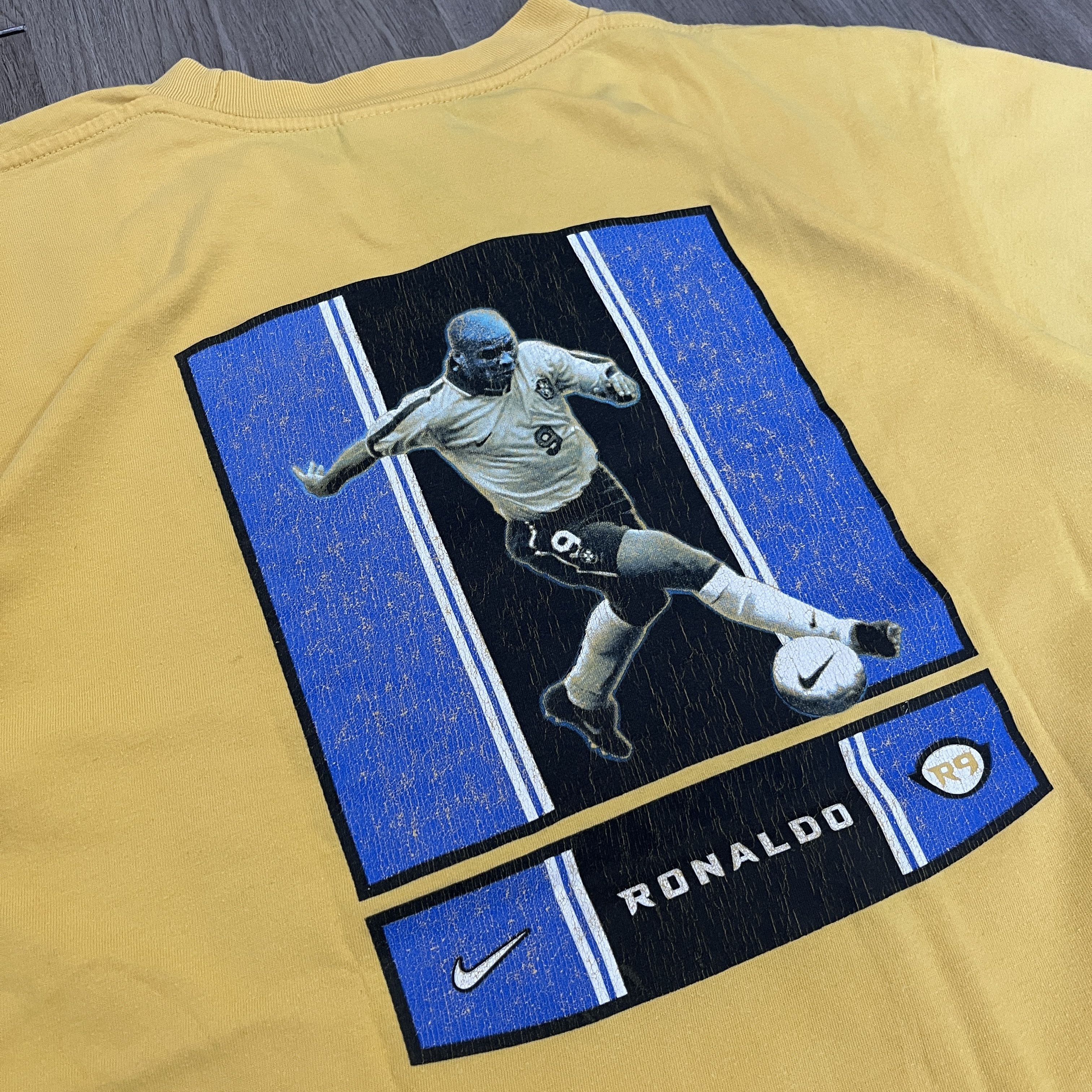Nike Rare Vintage 90s Nike Football Ronaldo R9 Brasil T Shirt Size US M / EU 48-50 / 2 - 4 Thumbnail