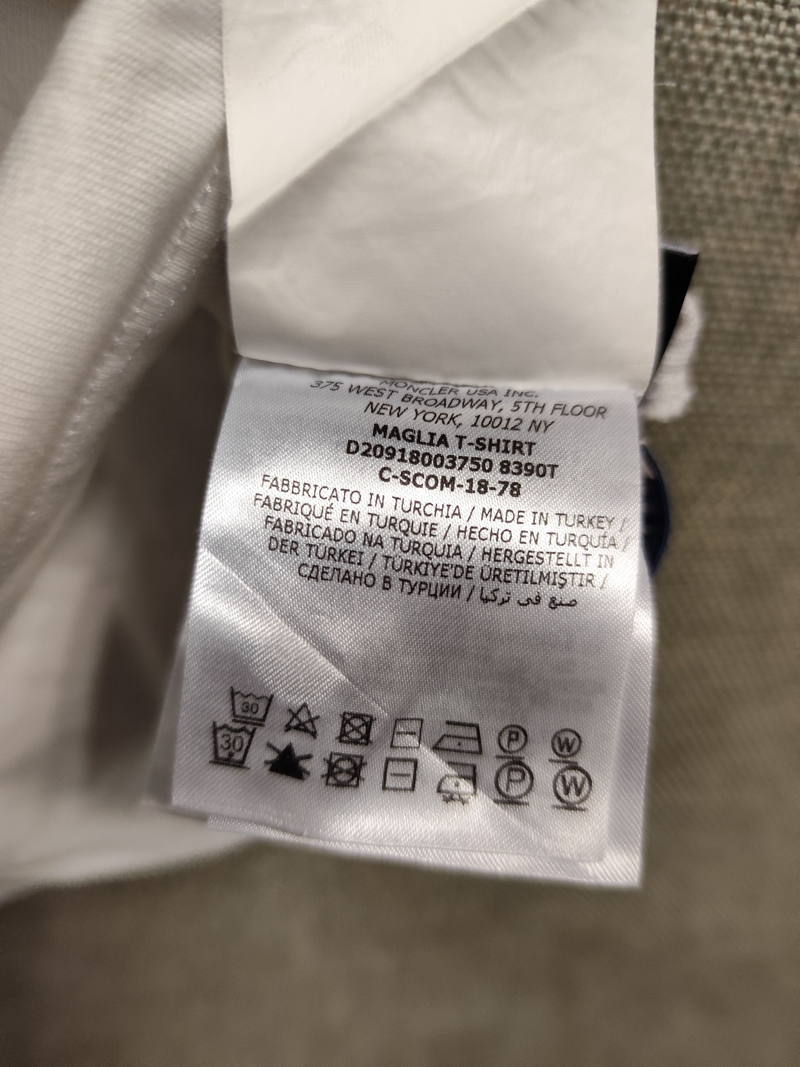 Moncler Moncler Tee Size US L / EU 52-54 / 3 - 7 Thumbnail