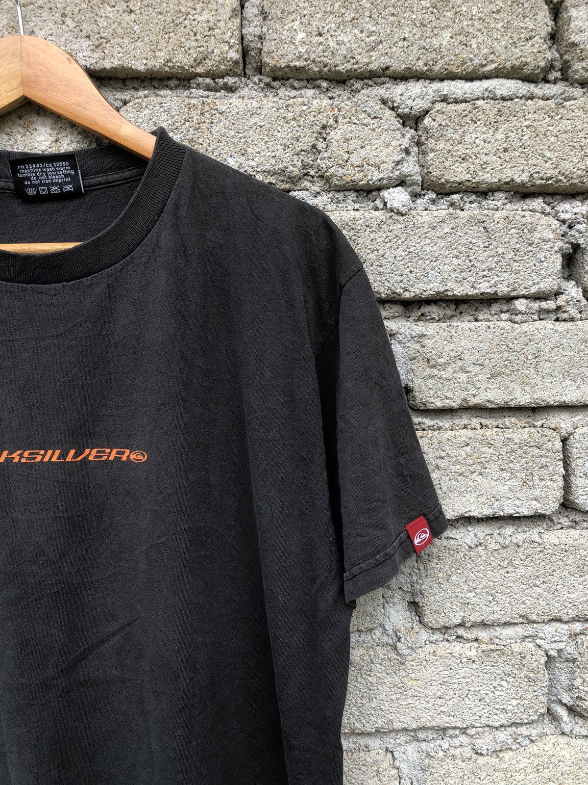 Quiksilver × Vintage Vintage Beauty Sunfaded 90s Quiksilver Big Logo Backhit Tee Size US L / EU 52-54 / 3 - 14 Thumbnail