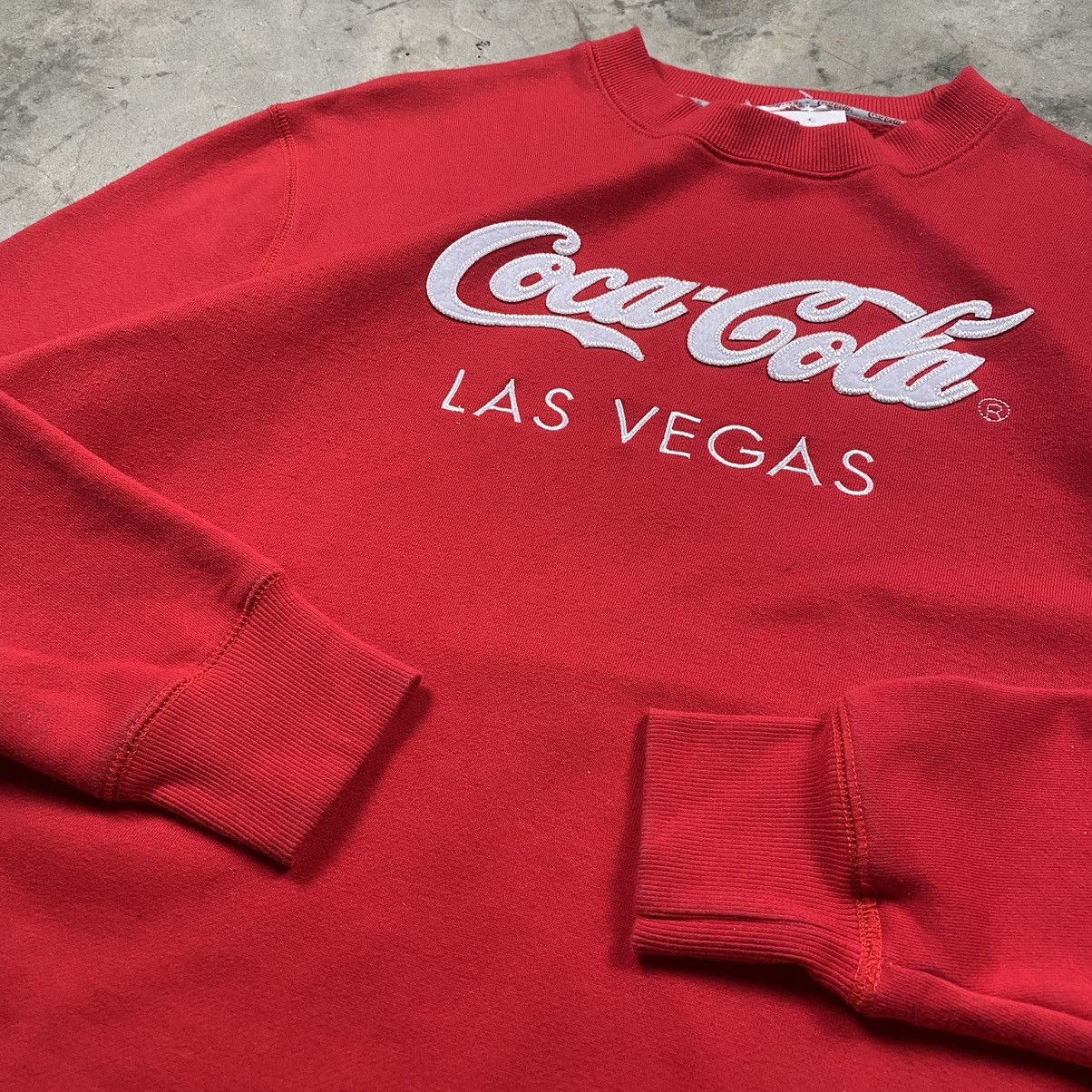 Coca Cola Coca Cola Las Vegas Wide Boxy Crewneck Size US M / EU 48-50 / 2 - 3 Thumbnail