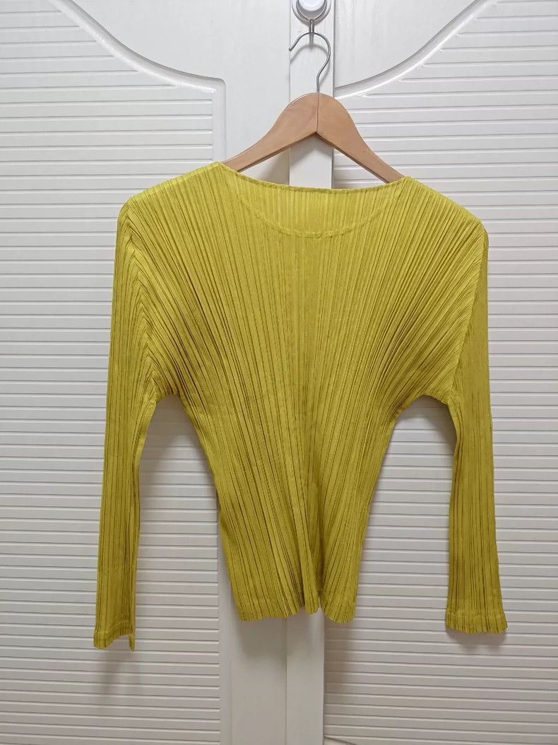 Issey Miyake Issey Miyake Yellow pleated top Size L / US 10 / IT 46 - 2 Thumbnail