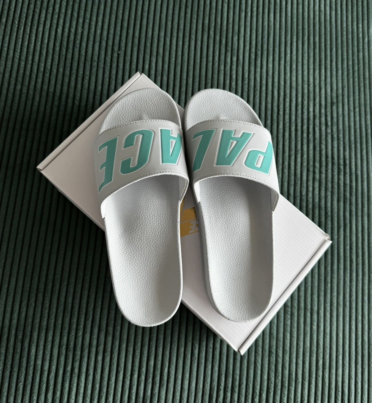 Palace Palace Slider Grey Size US 11 / EU 44 - 2 Thumbnail
