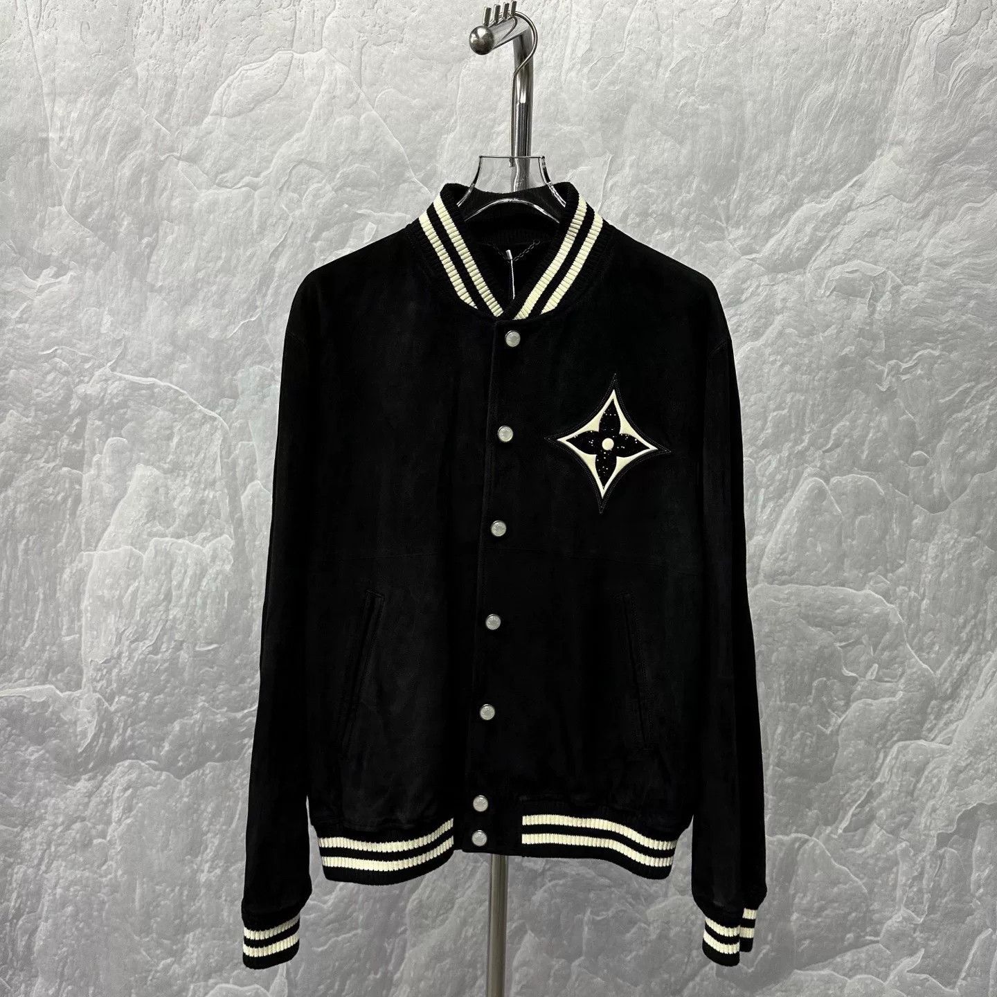 Louis Vuitton louis vuitton fw24 rhinestone baseball jacket Size US L / EU 52-54 / 3 - 1 Thumbnail