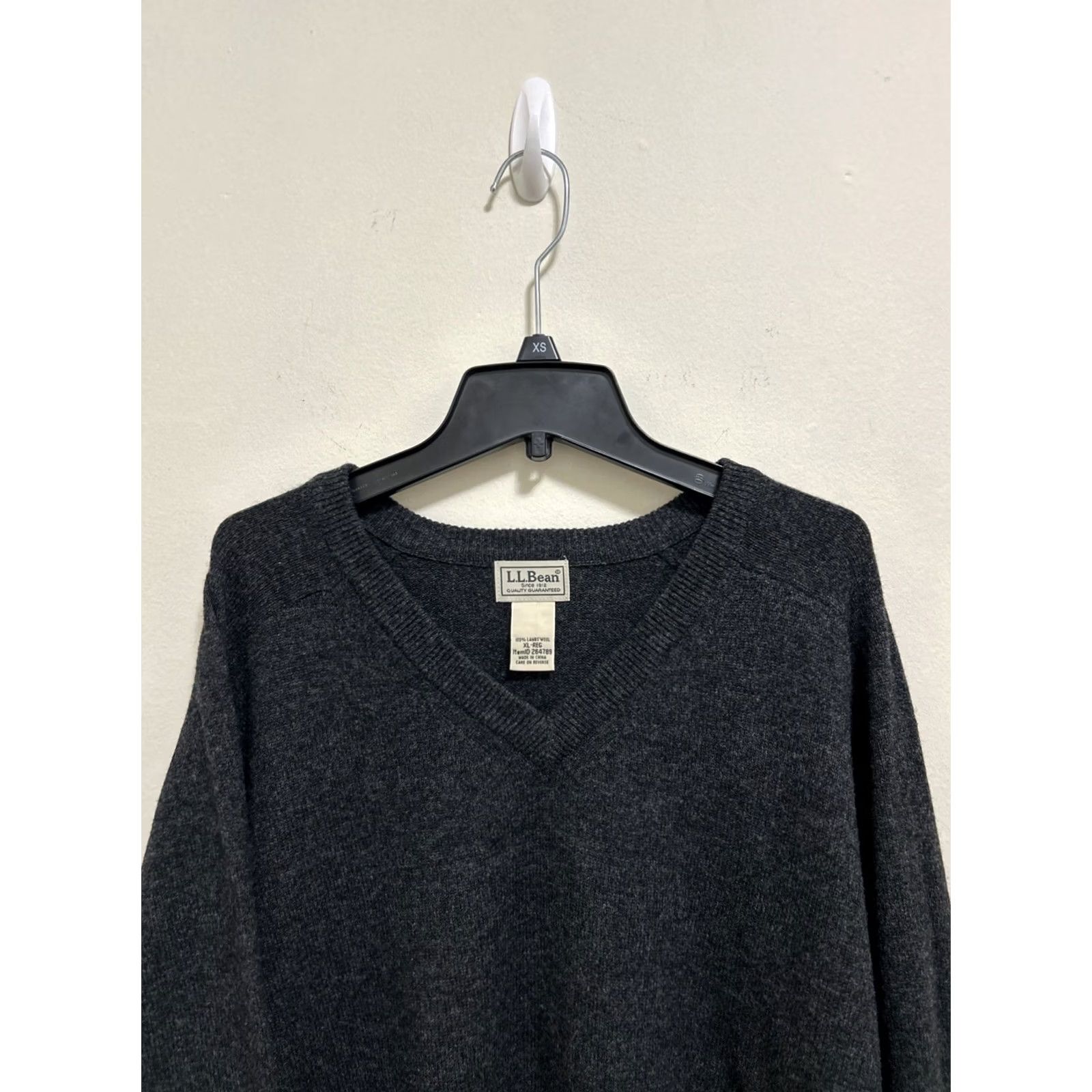 Vintage VINTAGE LL Bean Sweater Mens XL Gray 100% Lambs Wool V-Neck Long Sleeve Pullover Classic Preppy Warm Wool 264789 Mens Size US XL / EU 56 / 4 - 2 Thumbnail