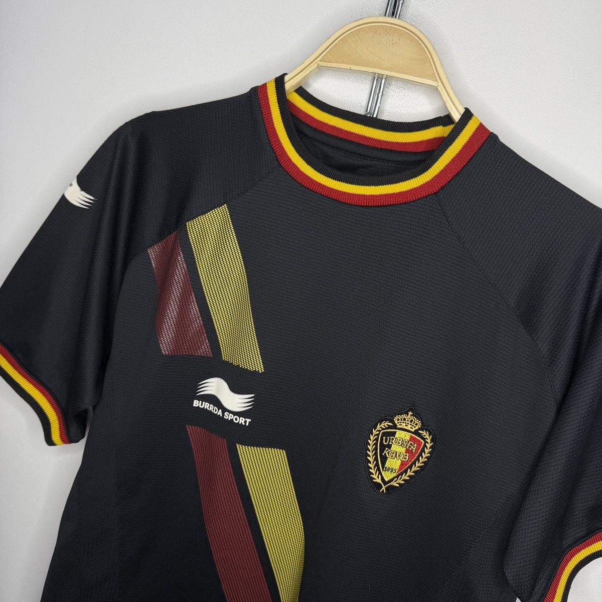 Vintage Belgium Burrda Sport Home Jersey Size US M / EU 48-50 / 2 - 4 Thumbnail
