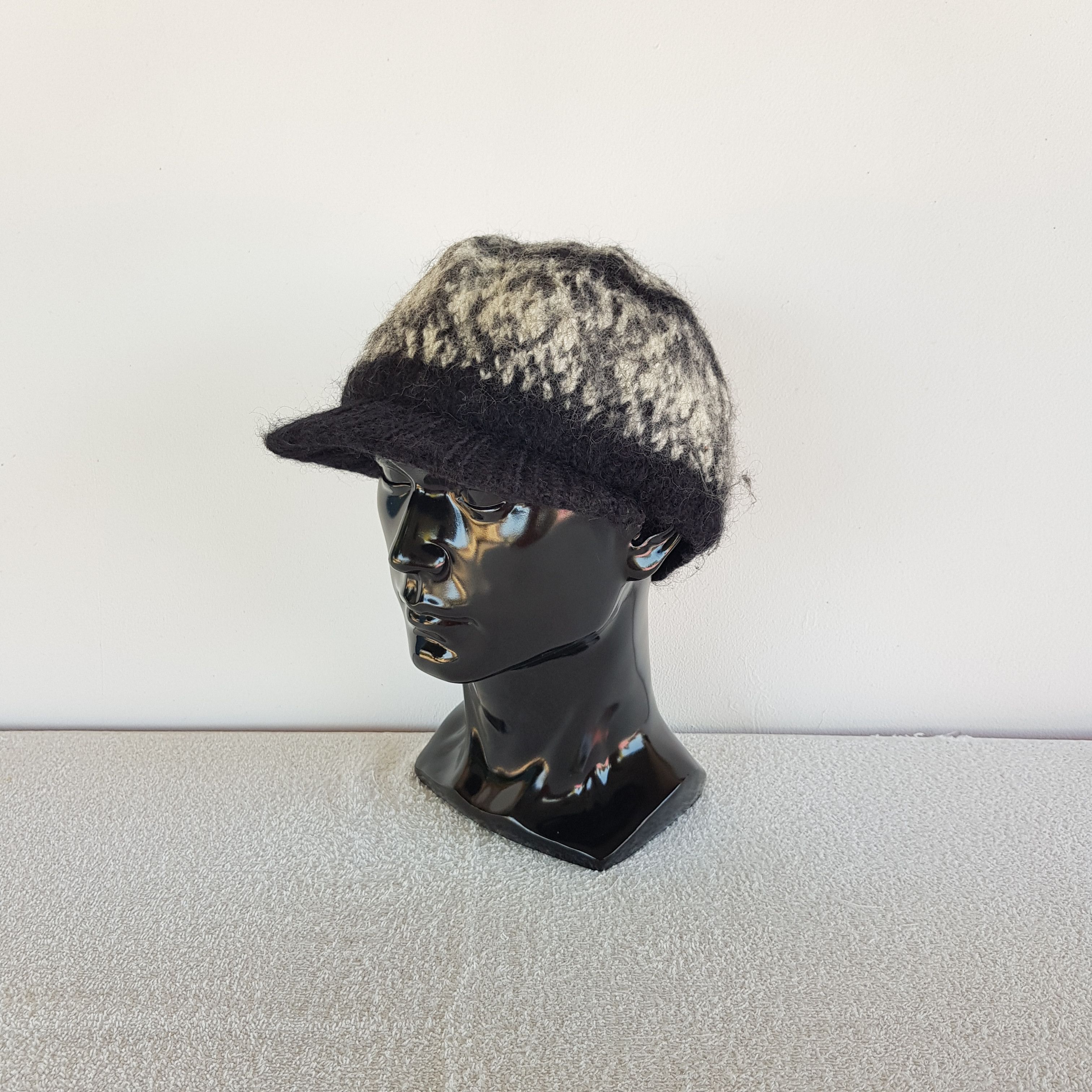 Japanese Brand Vintage Slouchy Crochet Beanie 90s Japan Snow Caps Hats Size ONE SIZE - 1 Thumbnail