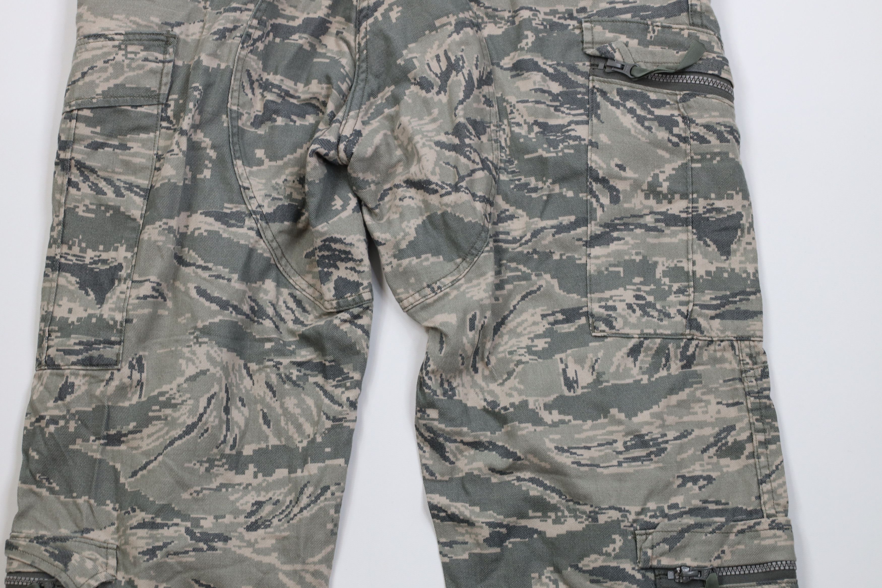 Vintage Vintage Y2K USGI Long Airmans Battle Camouflage Cargo Pants Size US 34 / EU 50 - 14 Thumbnail