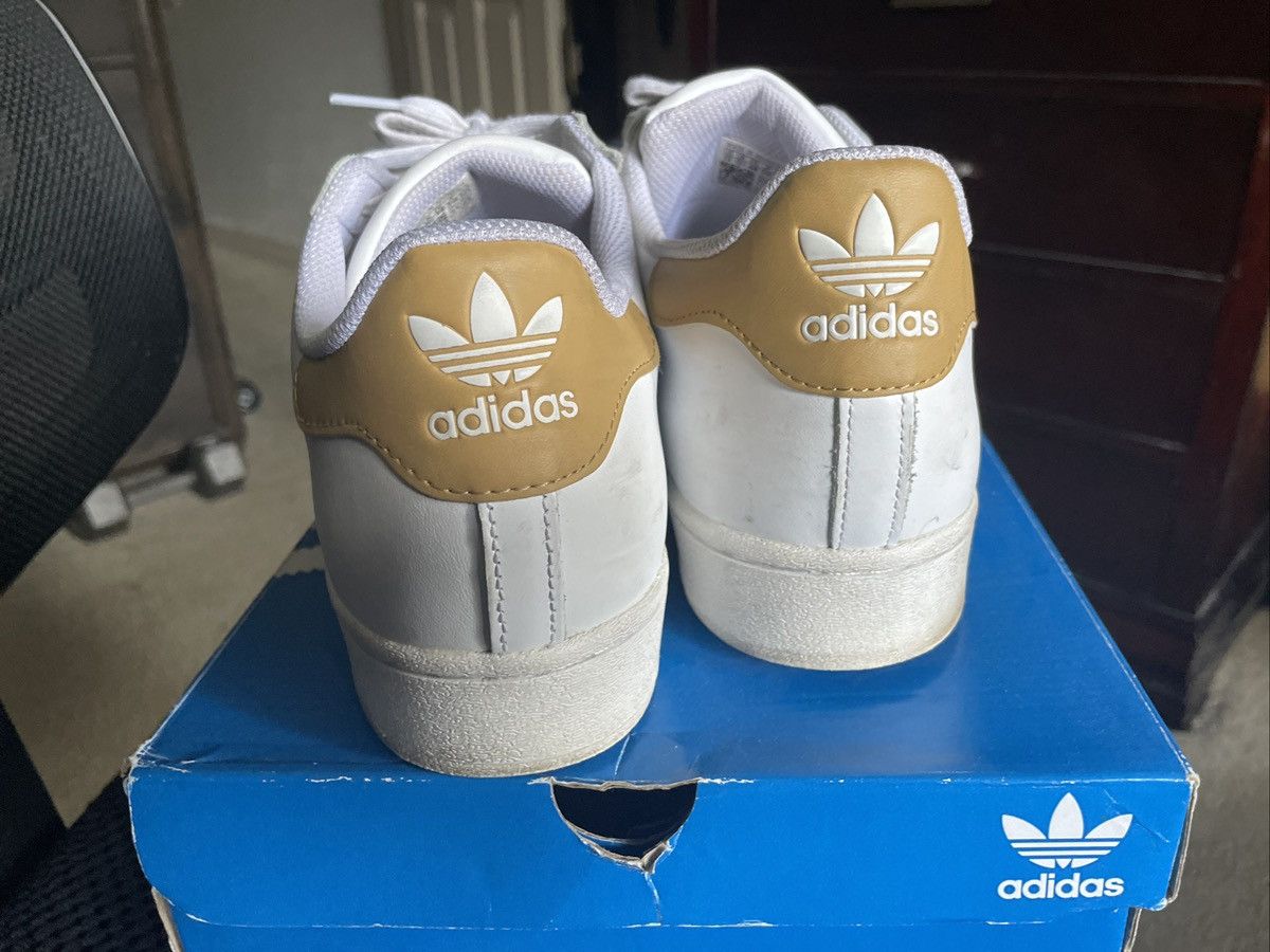 Adidas Adidas Superstar White Team College Gold Size 13 Size US 13 / EU 46 - 6 Thumbnail
