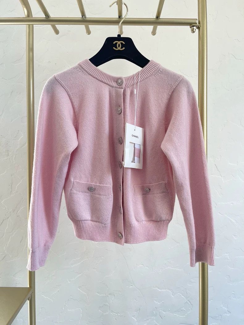 Chanel Chanel 25s cherry pink cashmere cardigan Size XXS / US 00 / IT 34 - 1 Thumbnail