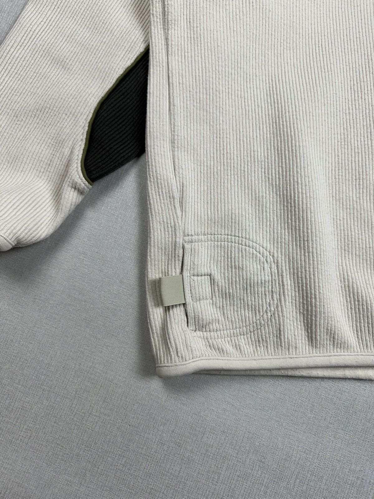 Nike × Vintage Men’s Vintage Nike V-Neck Sweatshirt size XL Size US XL / EU 56 / 4 - 4 Thumbnail