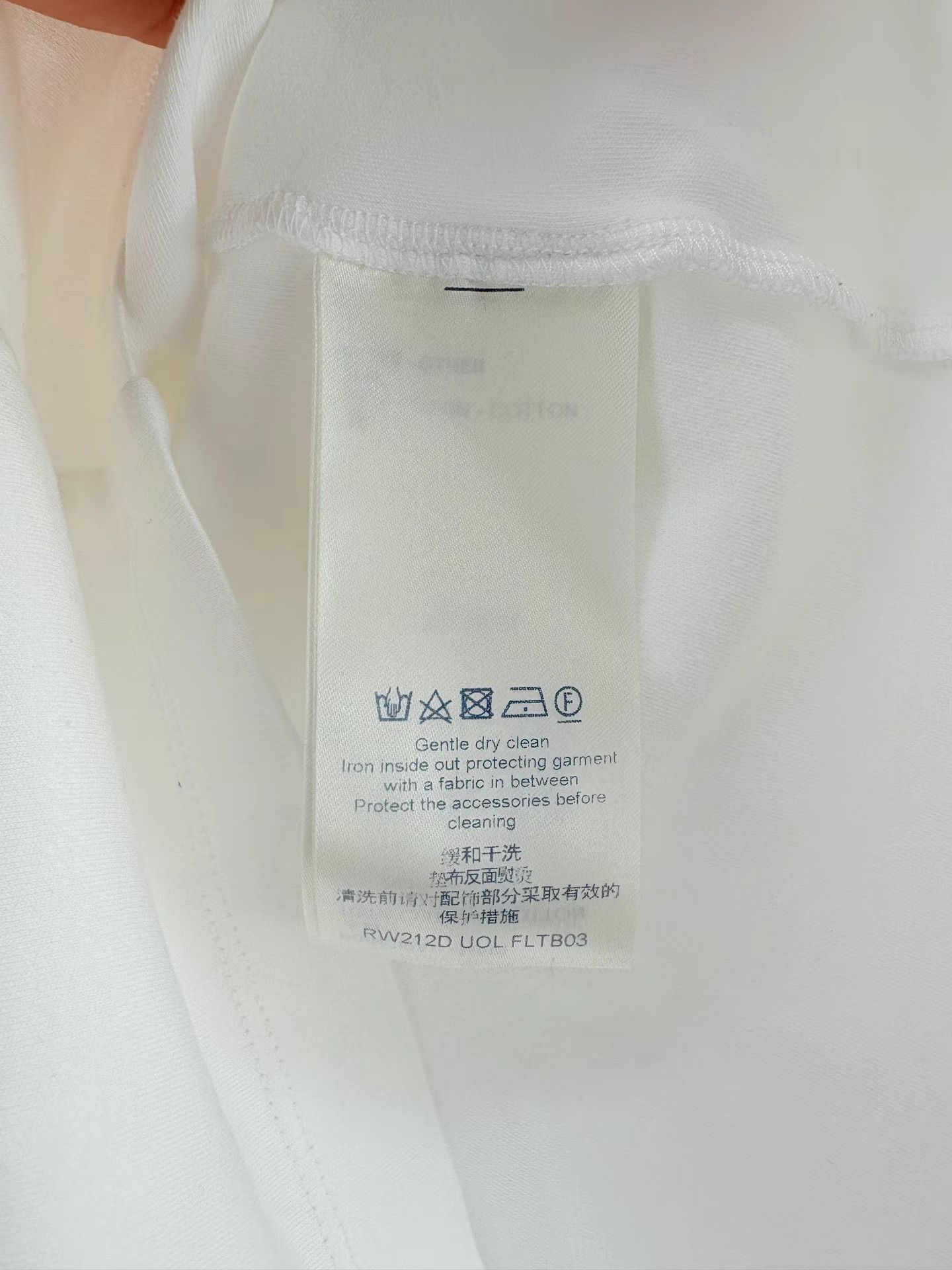 Louis Vuitton LV Valentine's Day Embroidered Short Sleeve K1 Size XS / US 0-2 / IT 36-38 - 5 Thumbnail