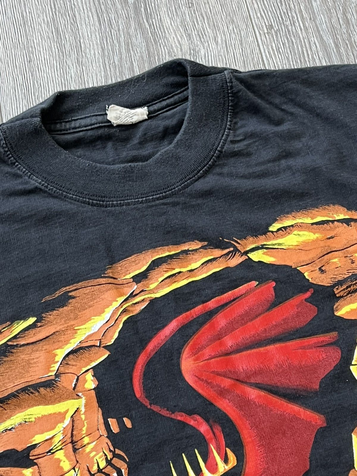 Band Tees Vintage 1992 Land of the Dragon Fantasy T-Shirt Y2K 90s Size US M / EU 48-50 / 2 - 7 Thumbnail