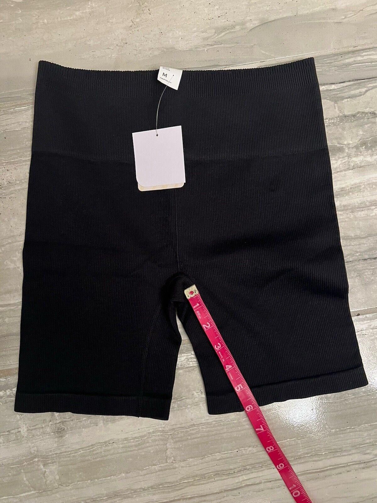 Designer Anywhere Motion High-Waisted Medium Ribbed Short Size 32" / US 10 / IT 46 - 10 Thumbnail