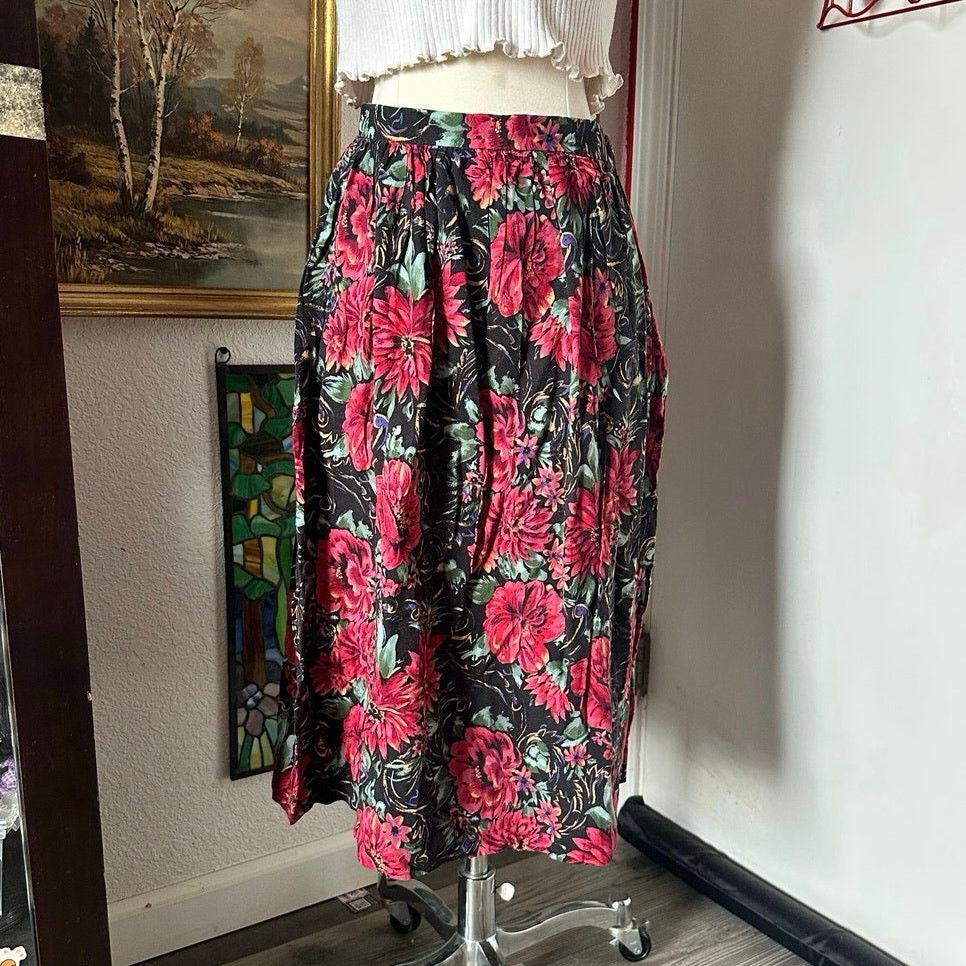 Handmade handmade red and black floral midi skirt Size 30" / US 8 / IT 44 - 1 Thumbnail