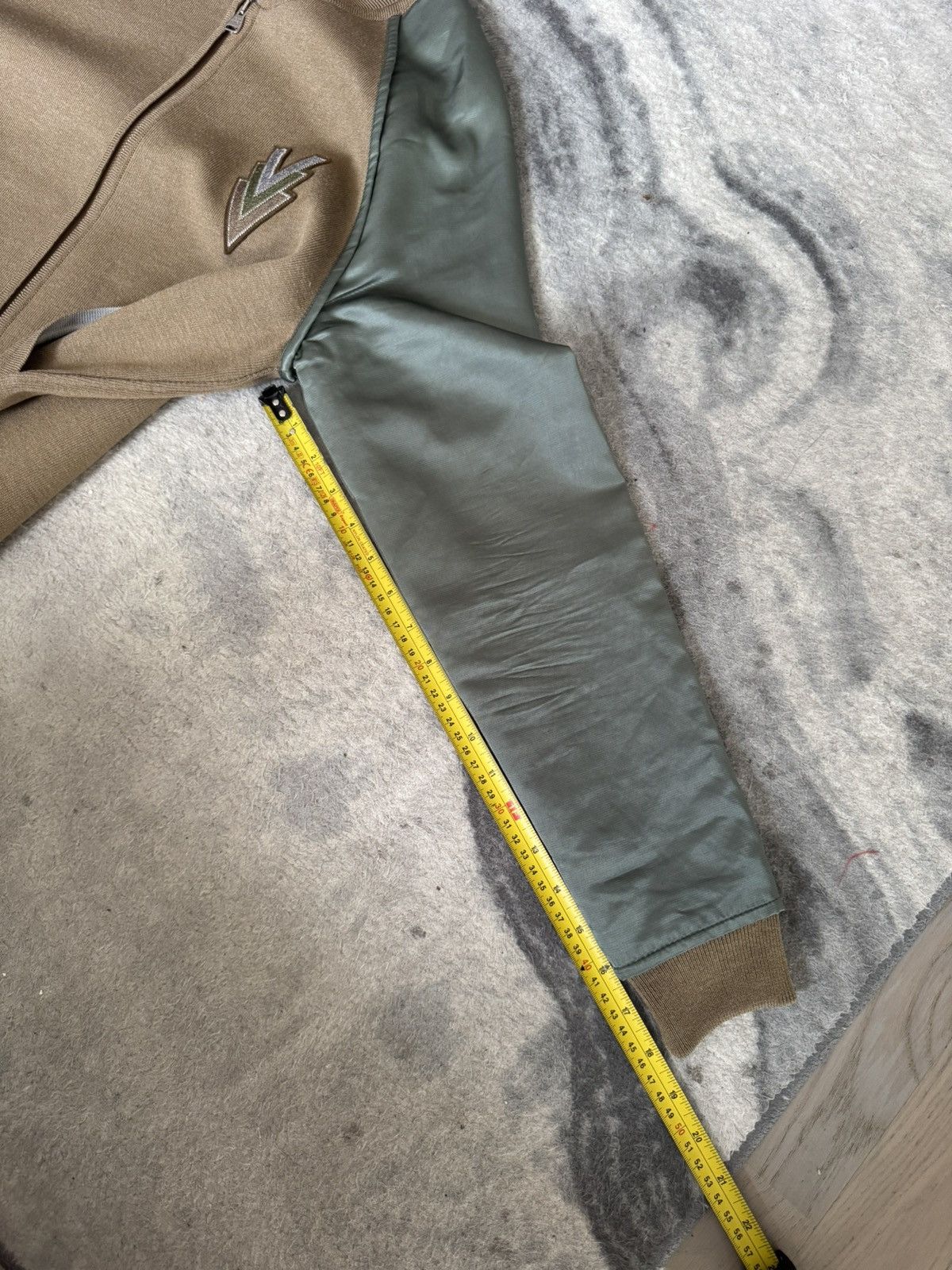 Louis Vuitton LOUIS VUITTON bomber jacket SEE REAL MEASUREMENTS IN PHOTOS Size US S / EU 44-46 / 1 - 19 Thumbnail