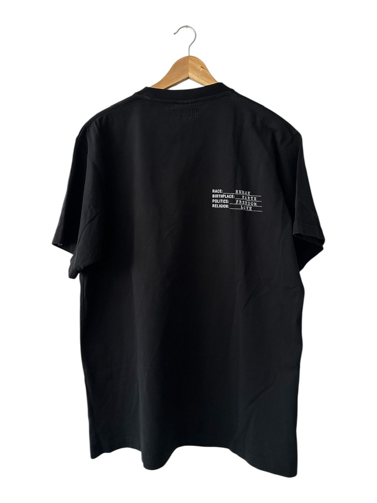 Vetements Vetements Human Identity Tee Size US L / EU 52-54 / 3 - 2 Thumbnail