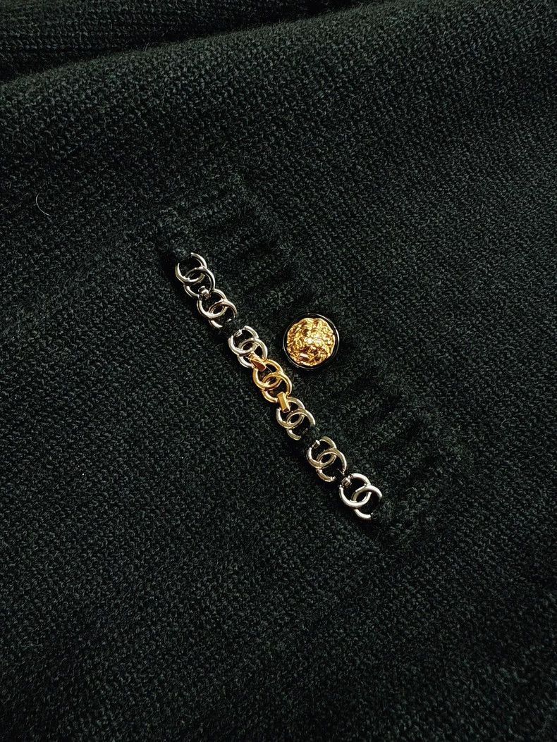 Chanel CHANEL 22B Black Cashmere Logo Cardigan Size M / US 6-8 / IT 42-44 - 3 Thumbnail