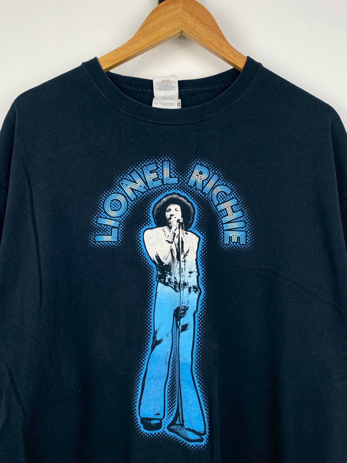 Vintage Vintage Lionel Richie T-Shirts DO1182 Size US XL / EU 56 / 4 - 1 Thumbnail