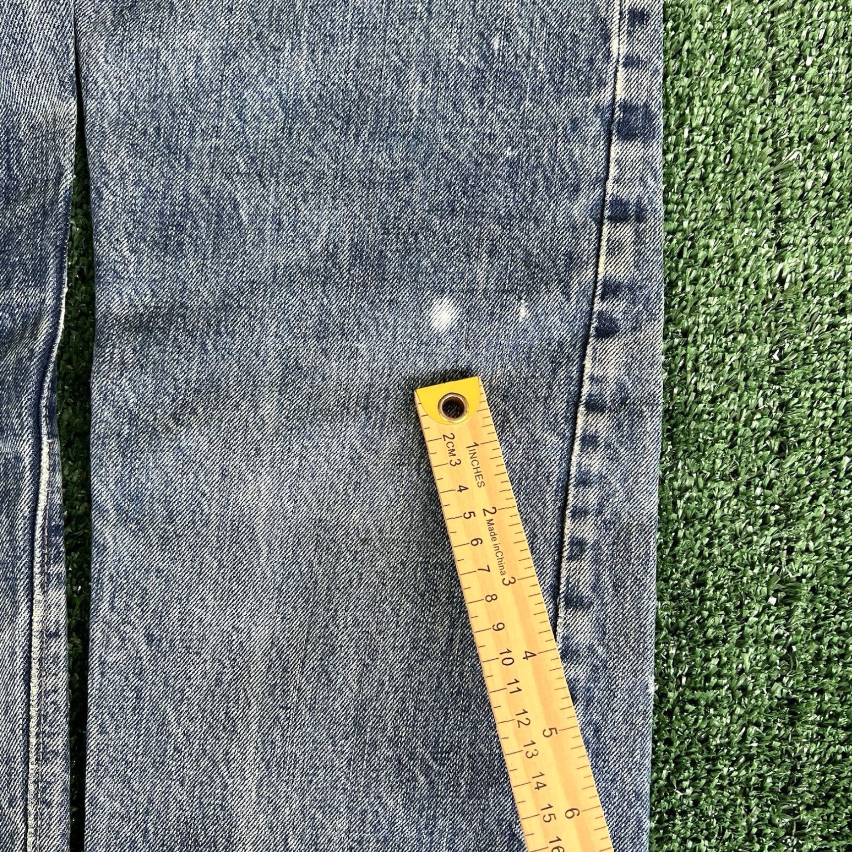 Levi's VINTAGE Levi's 505 Jeans Mens 32x34 Blue Denim Regular Straight USA 70s Talon Repairs Single Stitch #5 Button Short Description? Size US 32 / EU 48 - 7 Thumbnail