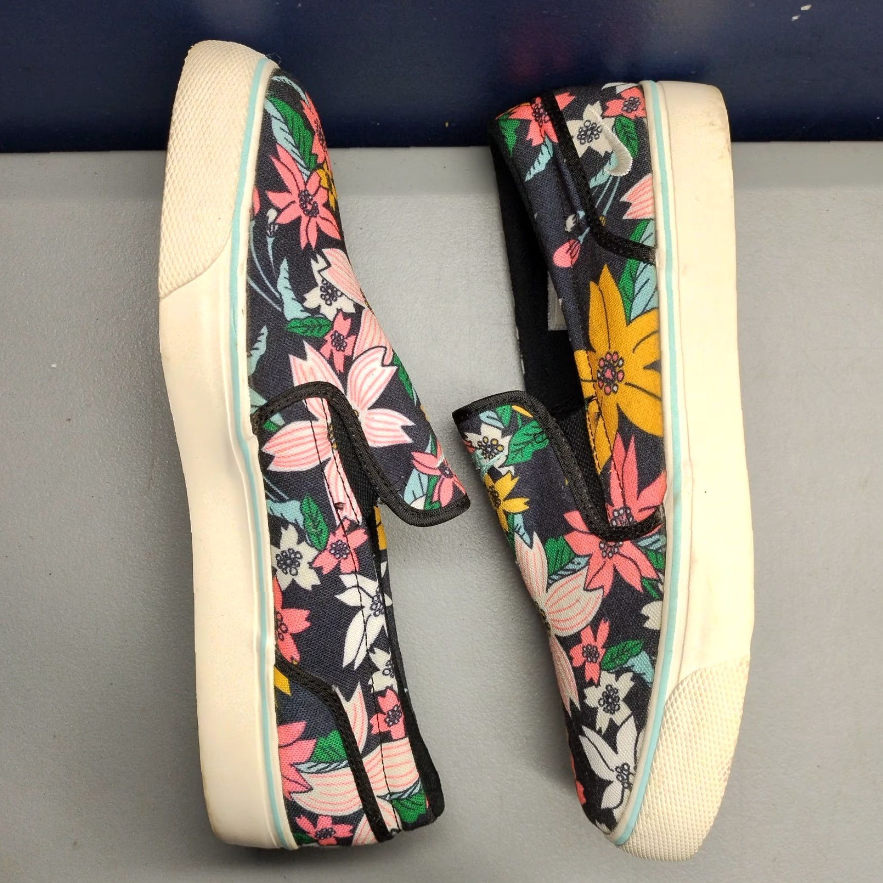 Nike Nike Toki Sneakers Womens Size 11 Floral Multicolor Slip On Low Top 724769-003 Shoes Size L / US 10 / IT 46 - 3 Thumbnail