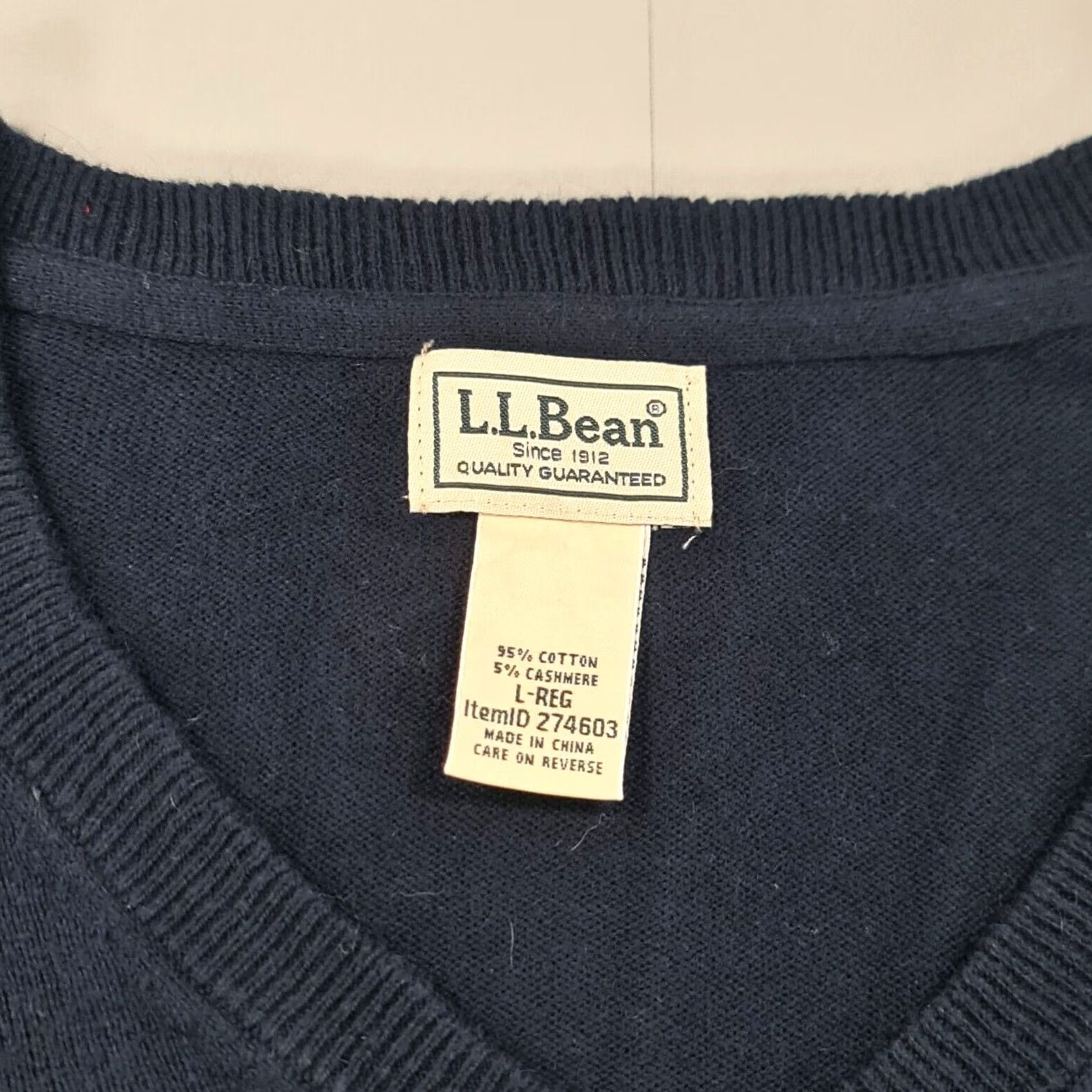Vintage LL Bean Mens Jumper Navy Blue Large Cotton Cashmere V Neck Knitted Pullover Size US L / EU 52-54 / 3 - 3 Thumbnail