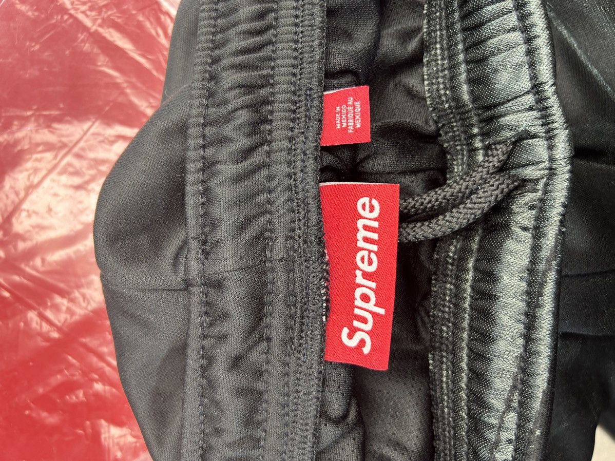 Supreme Supreme 30 year of dedication shorts Size US 30 / EU 46 - 6 Thumbnail