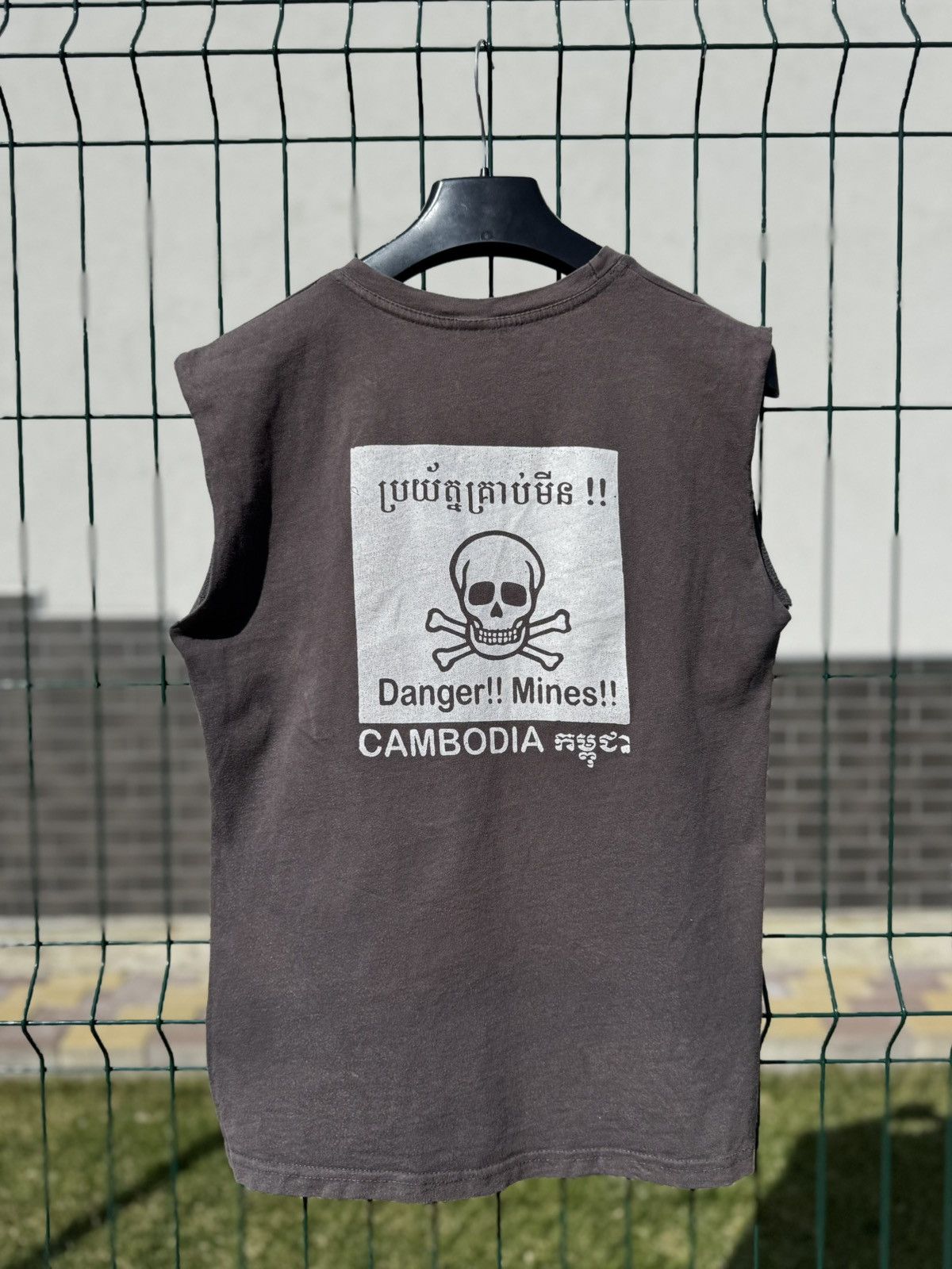 Vintage Vintage 90s CAMBODIA Danger Mines Landmines Sleeveless Tee Size US M / EU 48-50 / 2 - 3 Thumbnail