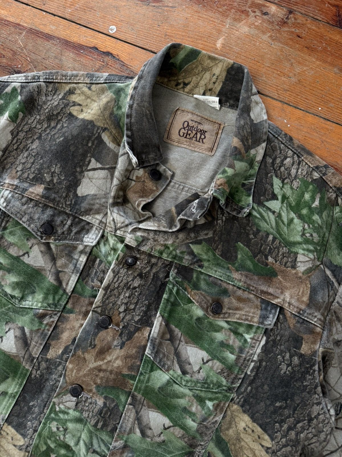 Vintage × Wrangler VINTAGE WRANGLER REAL TREE CAMO DENIM TRUCKER JACKET Size US XL / EU 56 / 4 - 2 Thumbnail
