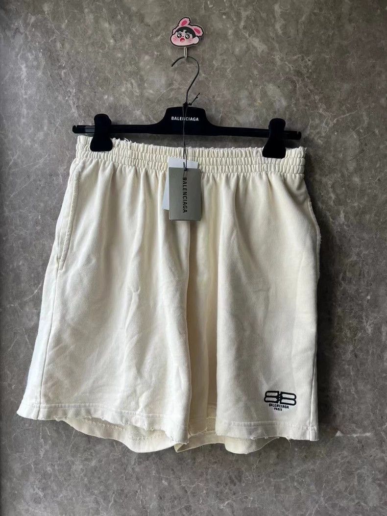Balenciaga Balenciaga size XS Beige Breaker Lock Shorts Size US 27 - 1 Thumbnail