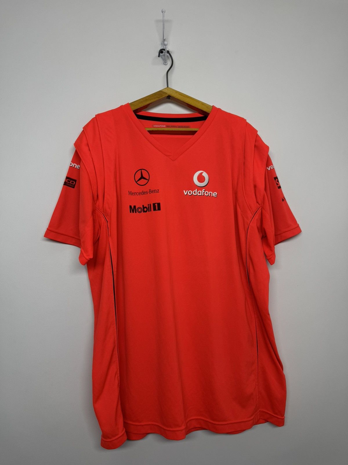 Mercedes-Benz Vodafone Vintage Mercedes-Benz McLaren racing tshirt Size US XL / EU 56 / 4 - 1 Thumbnail