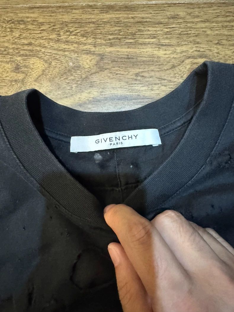 Givenchy Givenchy Big short-sleeved shirt, XXS size, length 73 cm Size US XXS / EU 40 - 3 Thumbnail