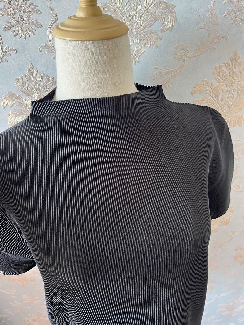 Issey Miyake Issey Miyake size:3 Black pleated short sleeves Size XS / US 0-2 / IT 36-38 - 2 Thumbnail
