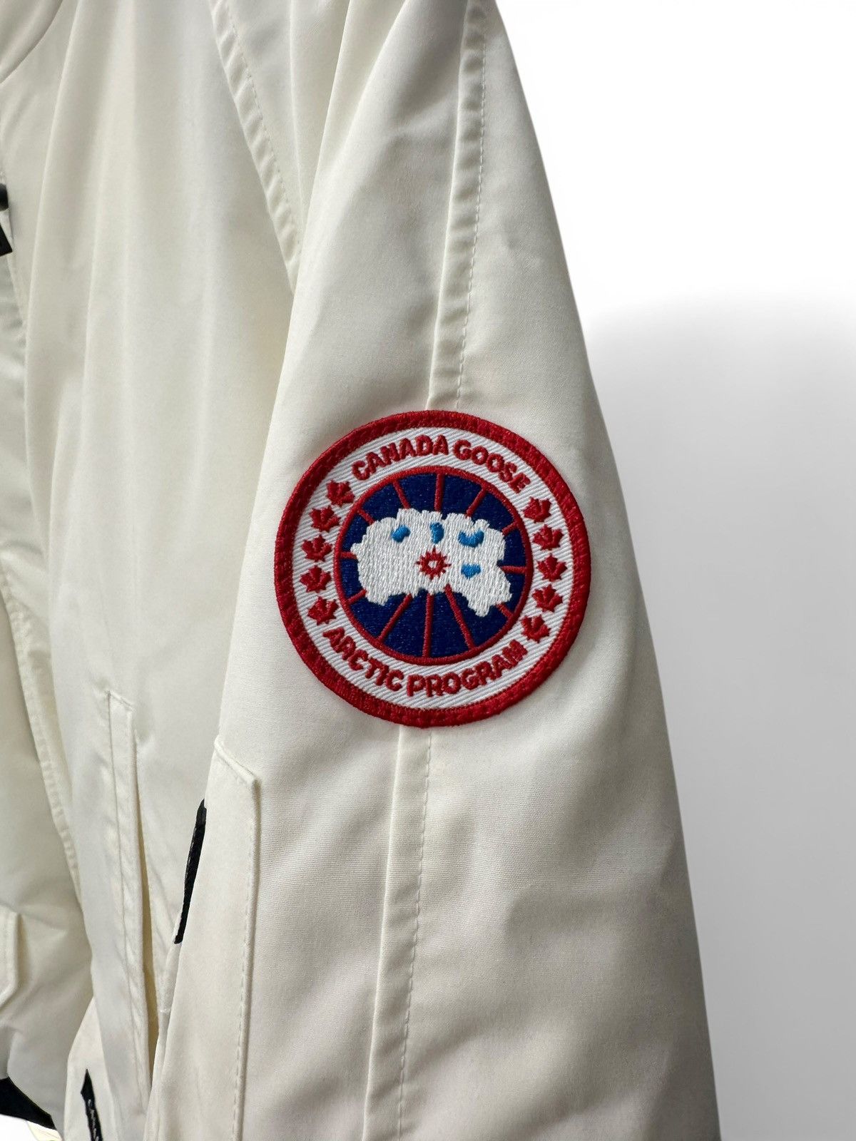 Canada Goose Canada Goose White Bomber Jacket Size US XL / EU 56 / 4 - 2 Thumbnail