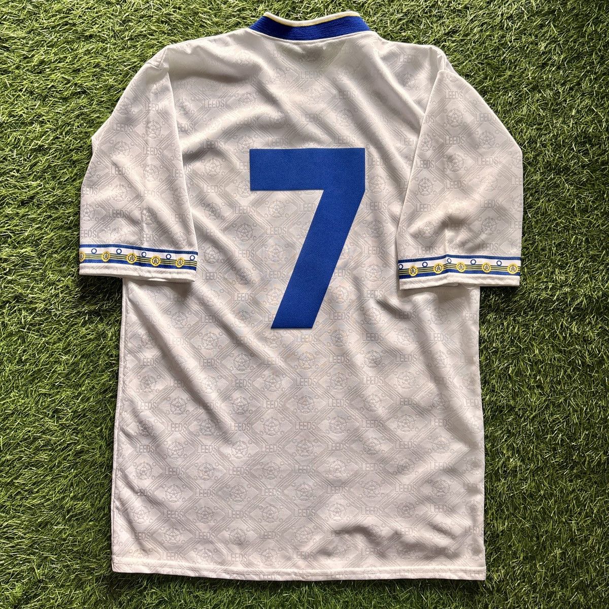 Vintage Leeds United Home 1992-93 Cantona #7 Soccer Jersey Size US M / EU 48-50 / 2 - 2 Thumbnail