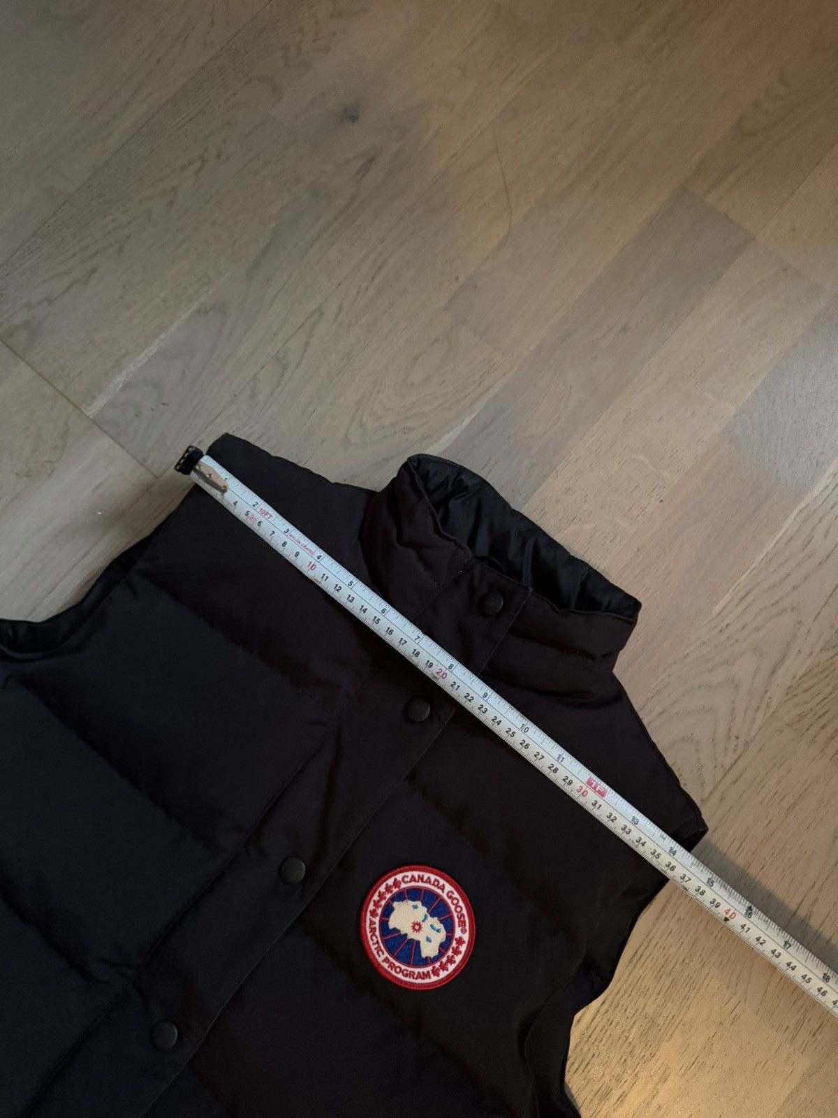 Canada Goose CANADA GOOSE gilet Study photos for REAL TAPE MEASUREMENTS Size M / US 6-8 / IT 42-44 - 25 Thumbnail