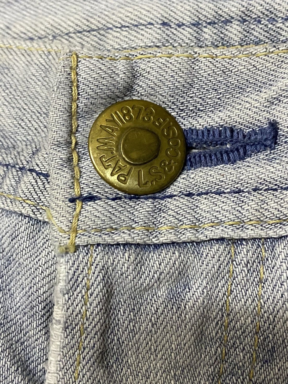 Levi's Vintage Clothing Vintage Levis 705 90’s Selvedge Faded Wash Distressed Jeans Size US 29 - 11 Thumbnail