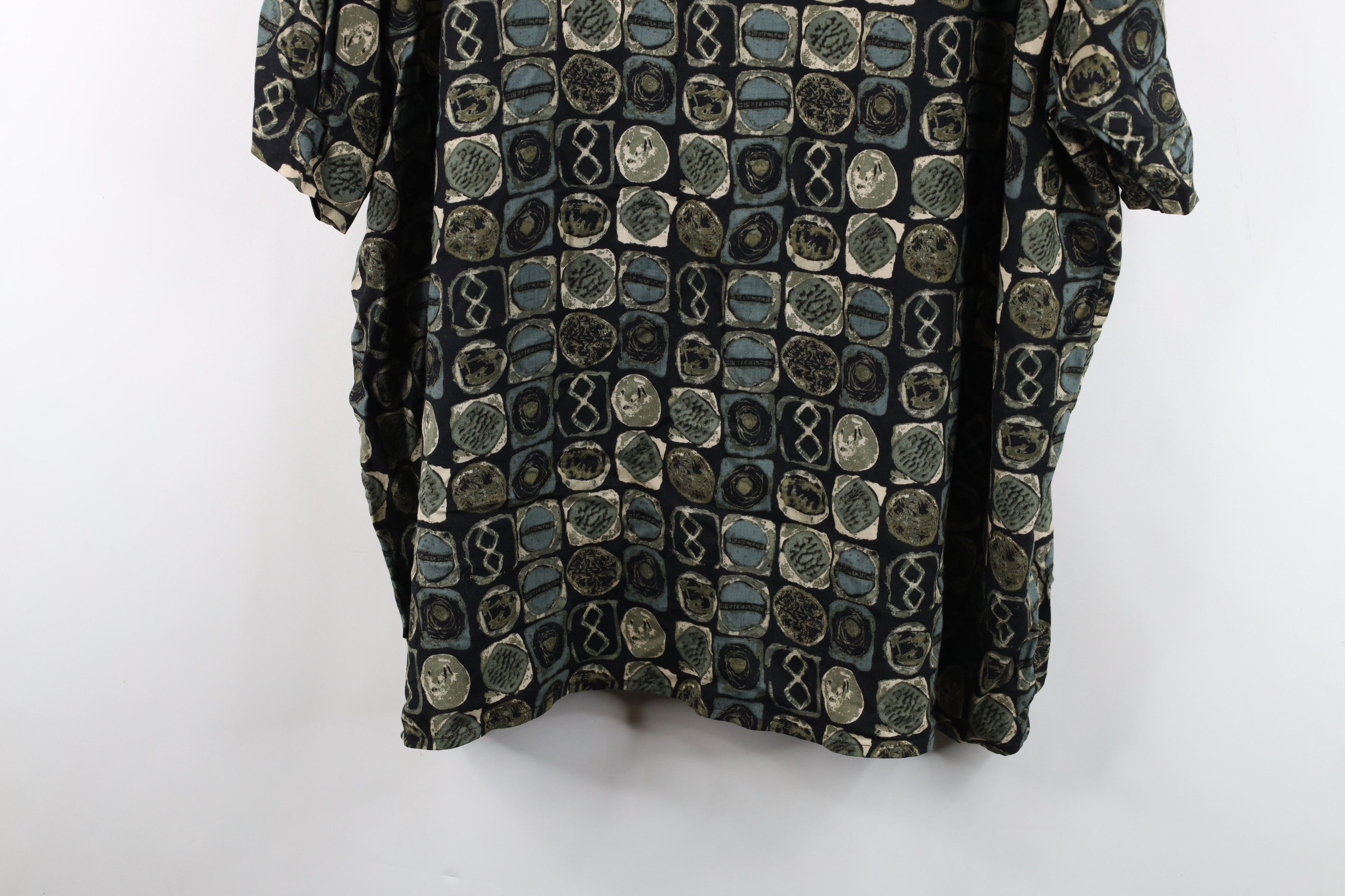 Vintage Vintage 90s Streetwear Geometric Collared Button Shirt Size US XL / EU 56 / 4 - 10 Thumbnail