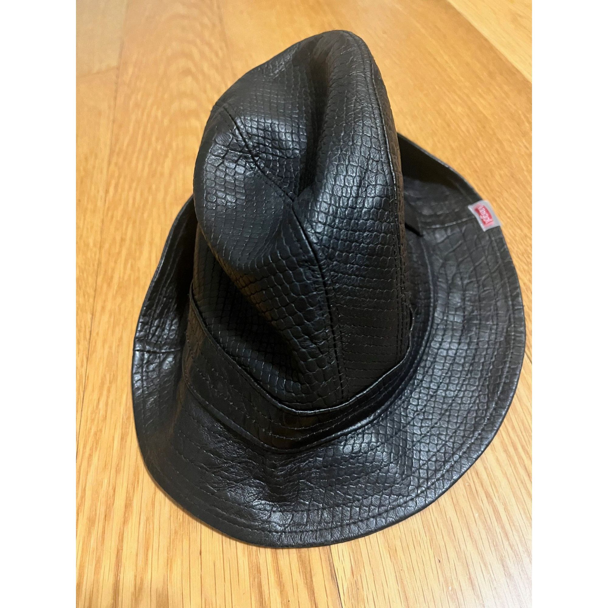 Kangol NWT Vintage KANGOL RED Women's Black Leather Snakeskin Embos Size ONE SIZE - 2 Thumbnail