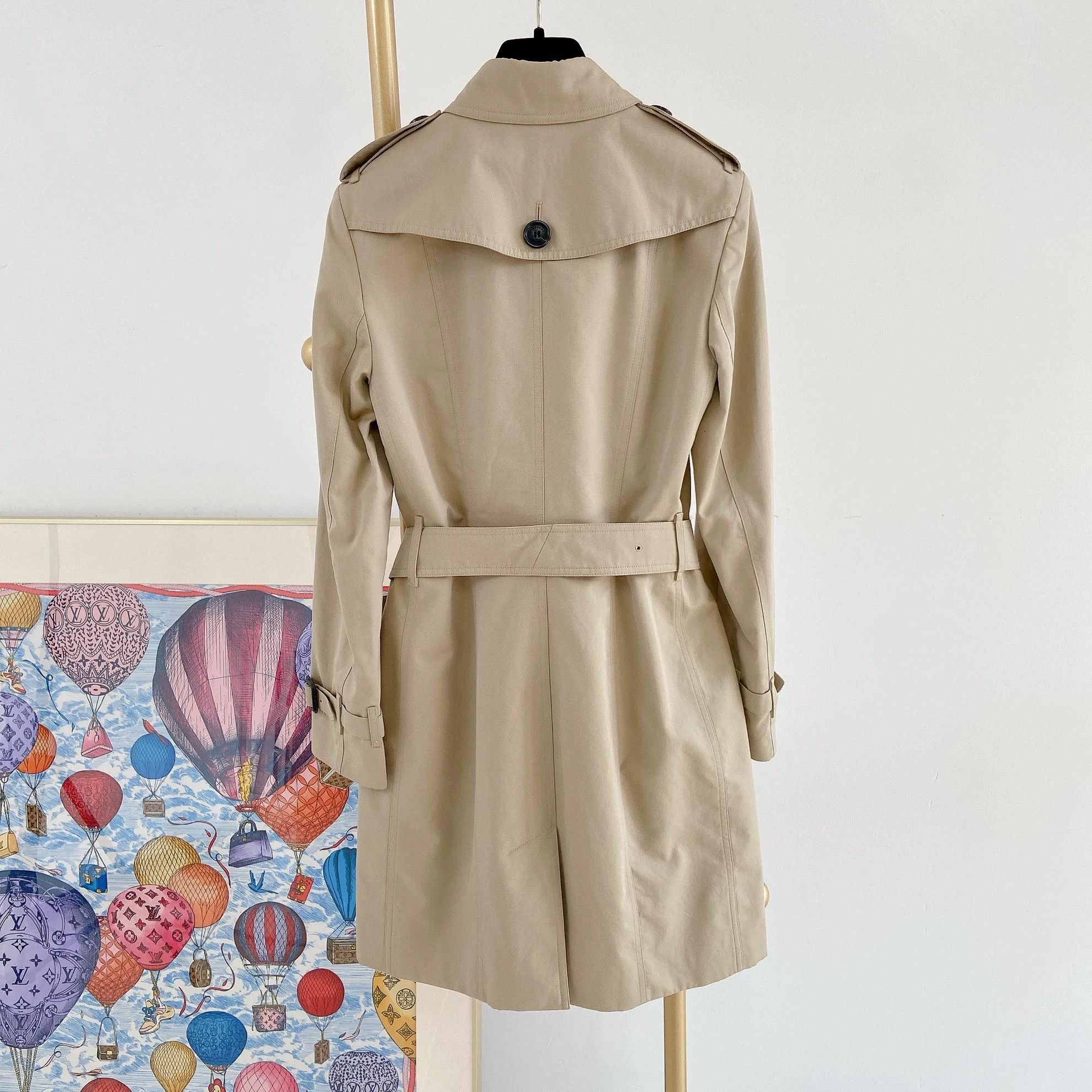 Burberry Burberry Light Khaki Trench Coat UK2 1918 Size XXS / US 00 / IT 34 - 2 Thumbnail